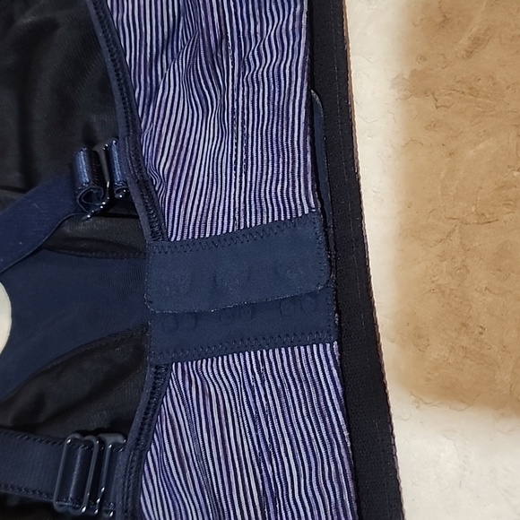 Lululemon Ta Ta Tamer Bra size 32D - Picture 5 of 7